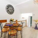\'Llandudno Central\' - 2 Bed Luxury Flat, Close To Town And Beaches