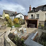 No22, Llandudno - Stylish & Cosy Period Apartment, With Hot Tub & Private Parking