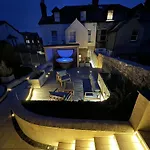 No22, Llandudno - Stylish & Cosy Period Apartment, With Hot Tub & Private Parking