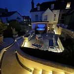 No22, Llandudno - Stylish & Cosy Period Apartment, With Hot Tub & Private Parking