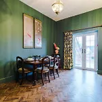 Russell Court By Orenda-Luxe