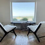 Orme Villa, Hot Tub, Llandudno, Stunning Views , Sleeps 12