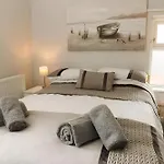 Seaside Bliss Your Perfect 1Br Wales Escape