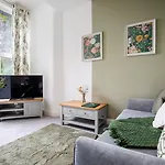Anchorage Apartment 3 - Close To The Centre And The Beach, Located In Llandudno, North Wales