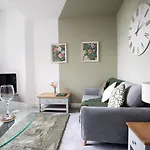 Anchorage Apartment 3 - Close To The Centre And The Beach, Located In Llandudno, North Wales