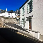 Family Holiday Home By The Great Orme Tramway And Beach