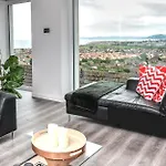 Detached House With Amazing Sea View And Hot Tub