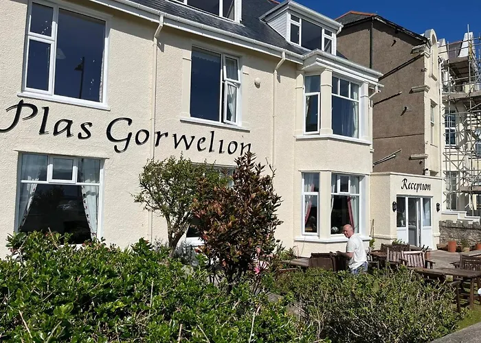 Plas Gorwelion - Adult Only
