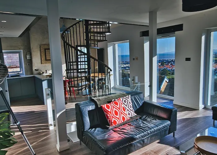 Detached House With Amazing Sea View And Hot Tub