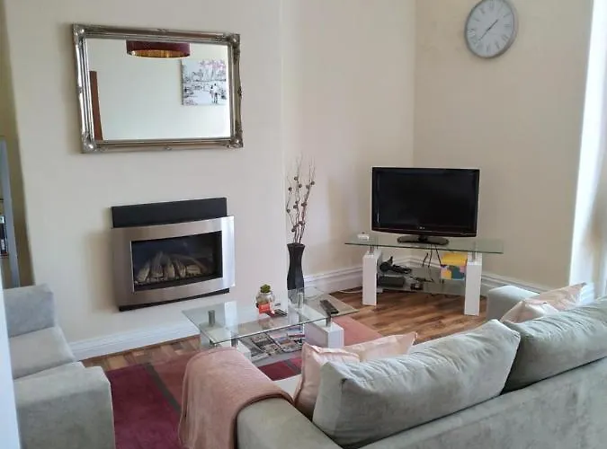 Modern 2Bed Close To The Promenade & Theatre