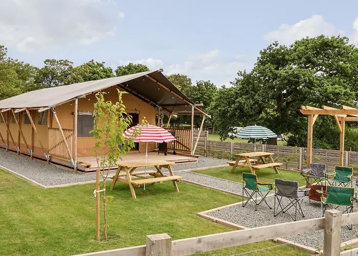 Tilly Bob Lodge