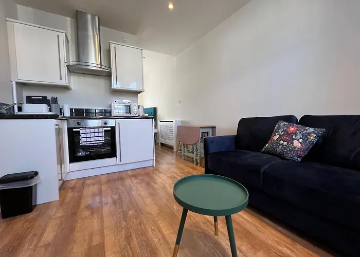 Mostyn Villa 4 Studio Free Private Parking