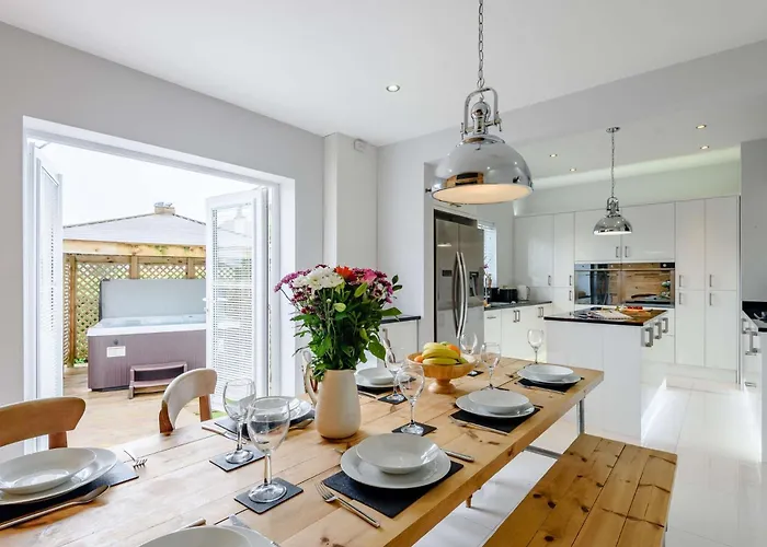 4 Bed In Llandudno 75466