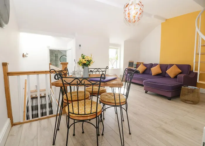 \'Llandudno Central\' - 2 Bed Luxury Flat, Close To Town And Beaches