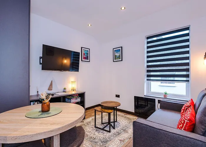 James Court Apartments - By Assured Stays
