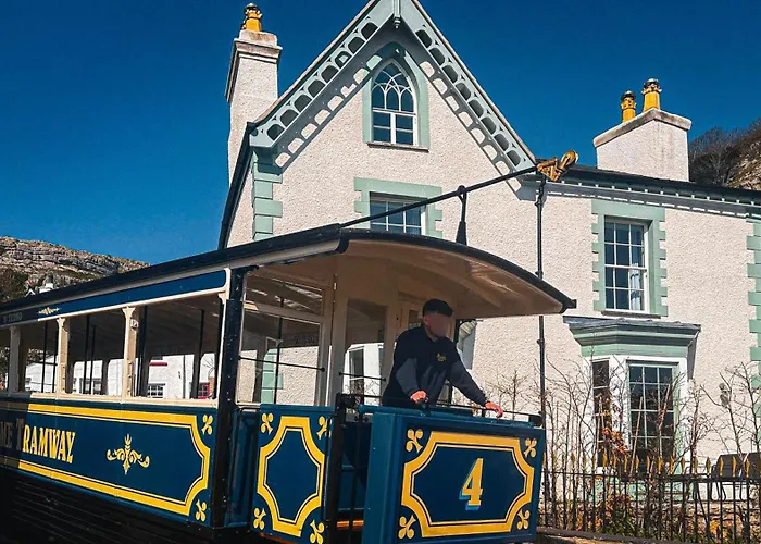 Family Holiday Home By The Great Orme Tramway And Beach