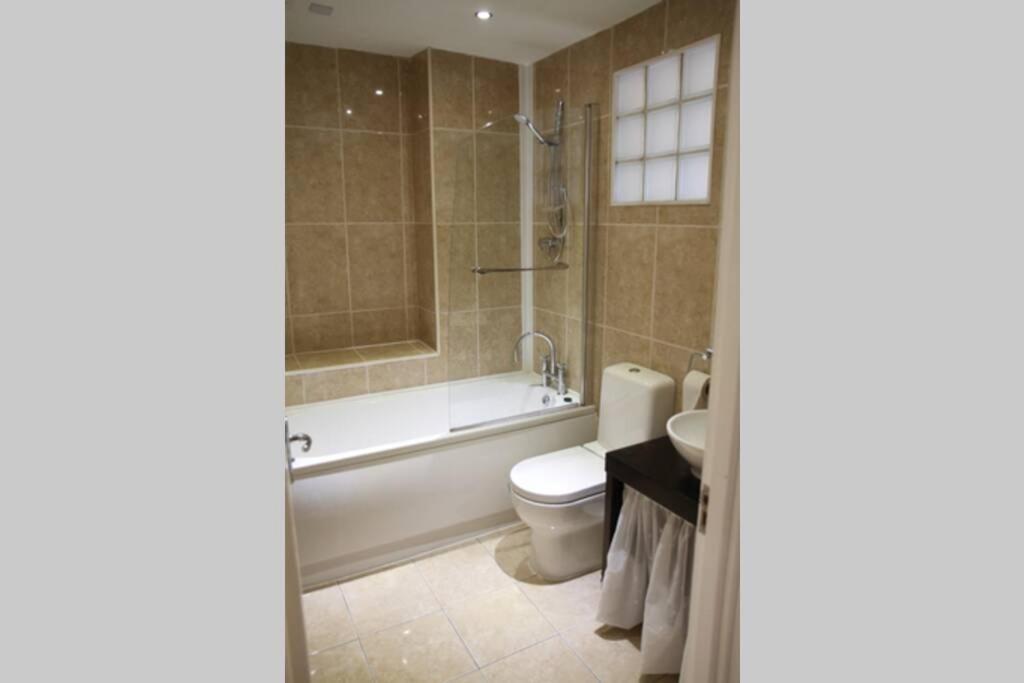 Apartment Mostyn 2 Free Private Parking