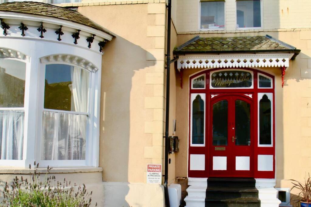 Apartment Mostyn 2 Free Private Parking *