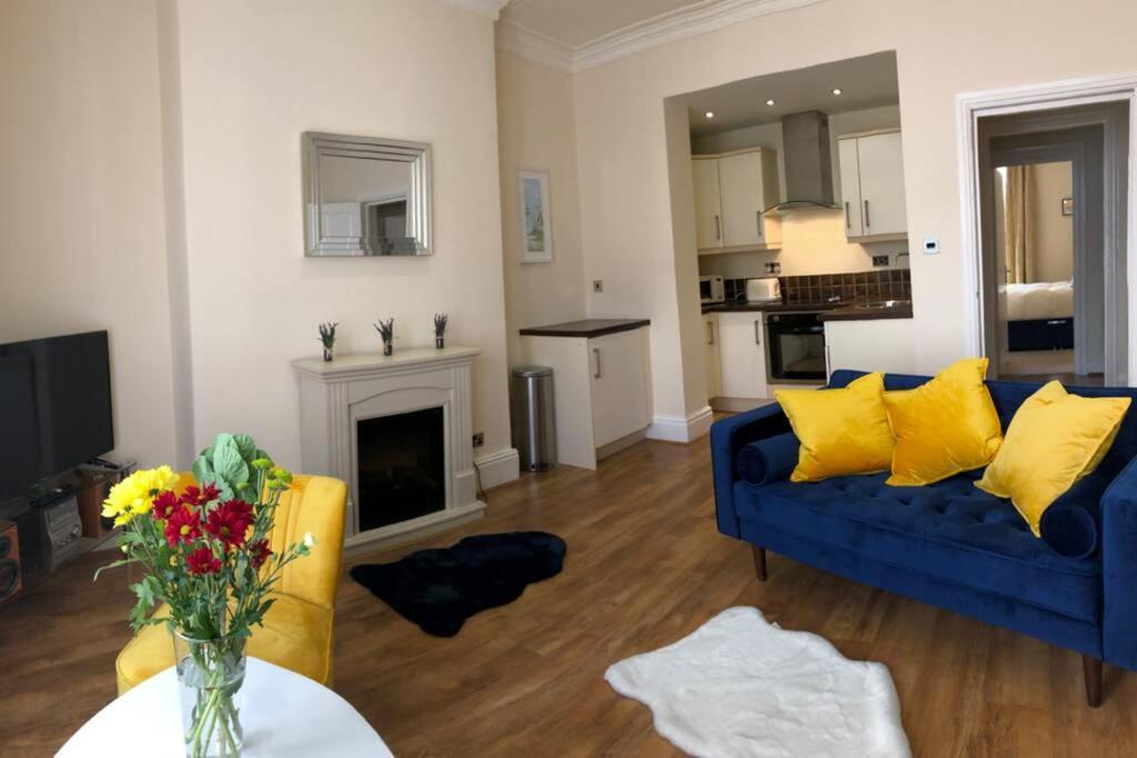 Mostyn 2 Free Private Parking Llandudno