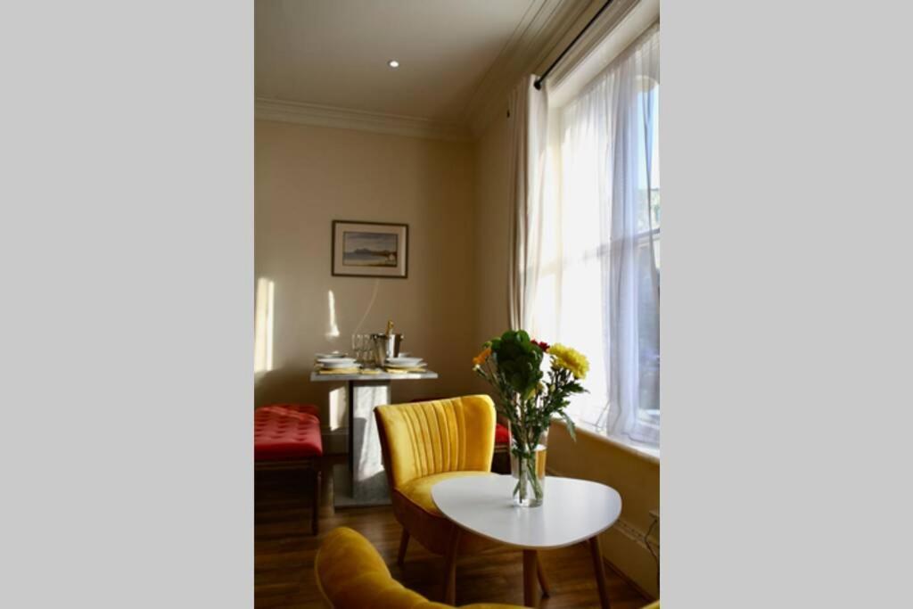Mostyn 2 Free Private Parking Llandudno