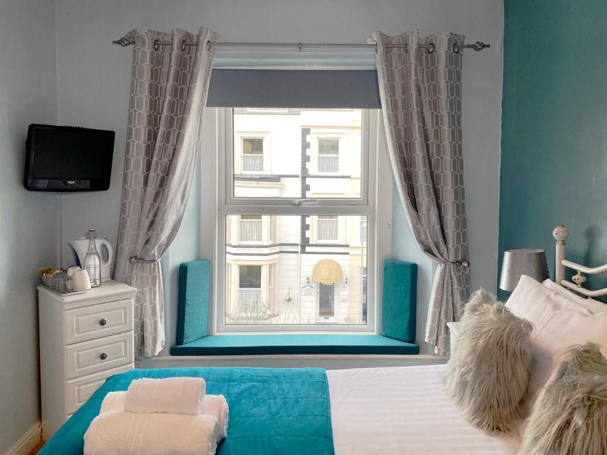 Guest house No 6 Quality Llandudno