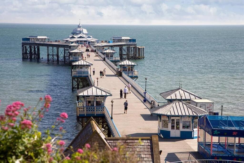 Beautiful Townhouse On The Great Orme, Pet Friendly Holiday home Llandudno
