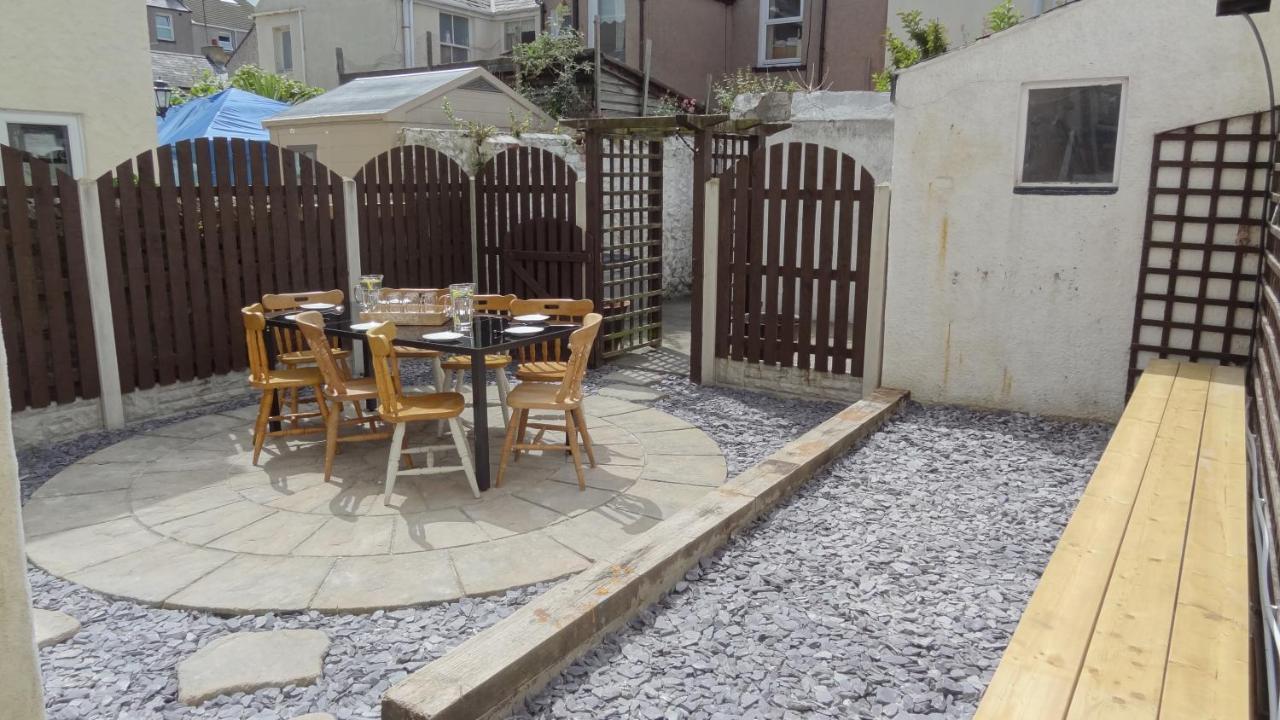 Snowdon Retreat By Seaside