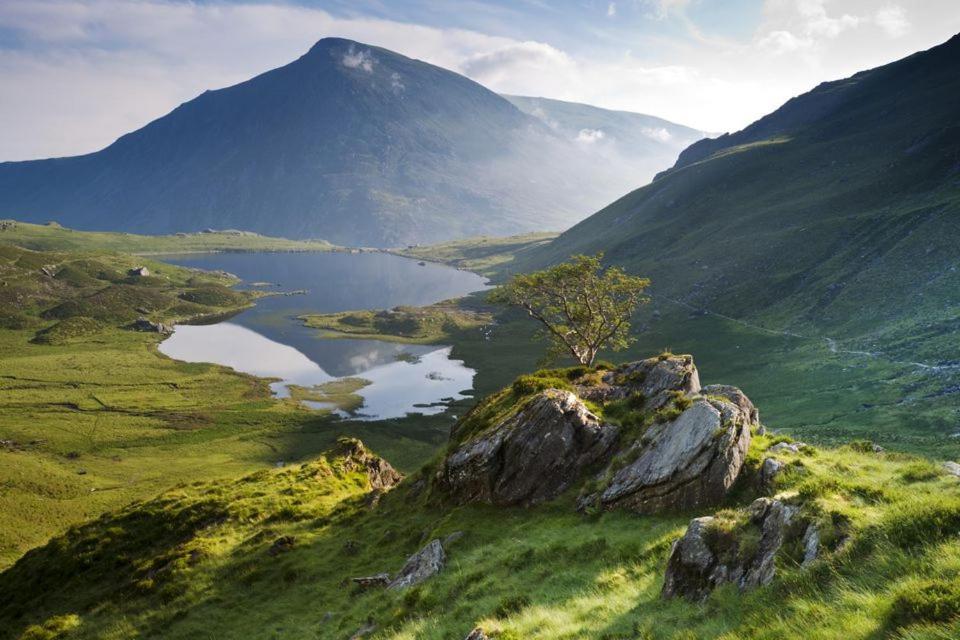 Snowdon Retreat By Seaside