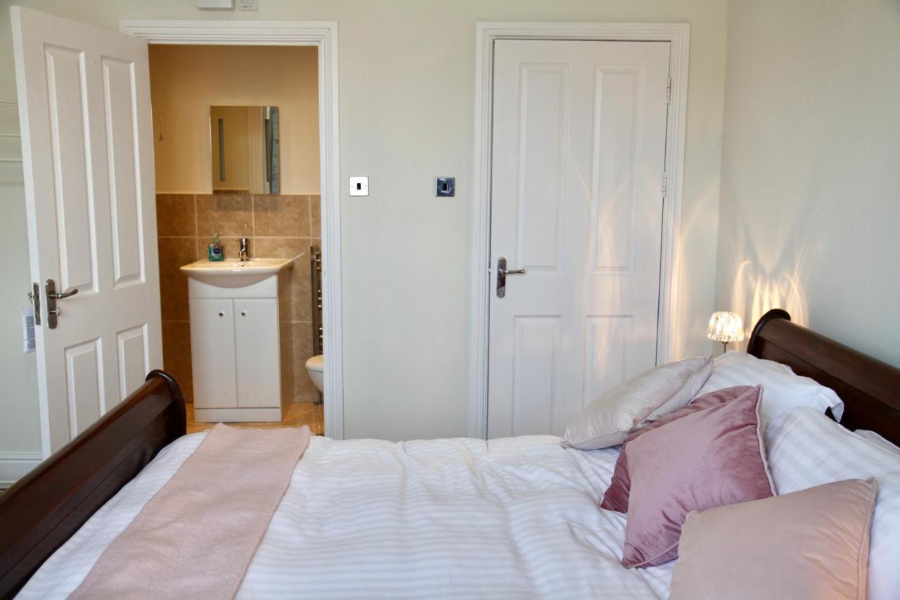 Mostyn Free Private Parking Apartment *