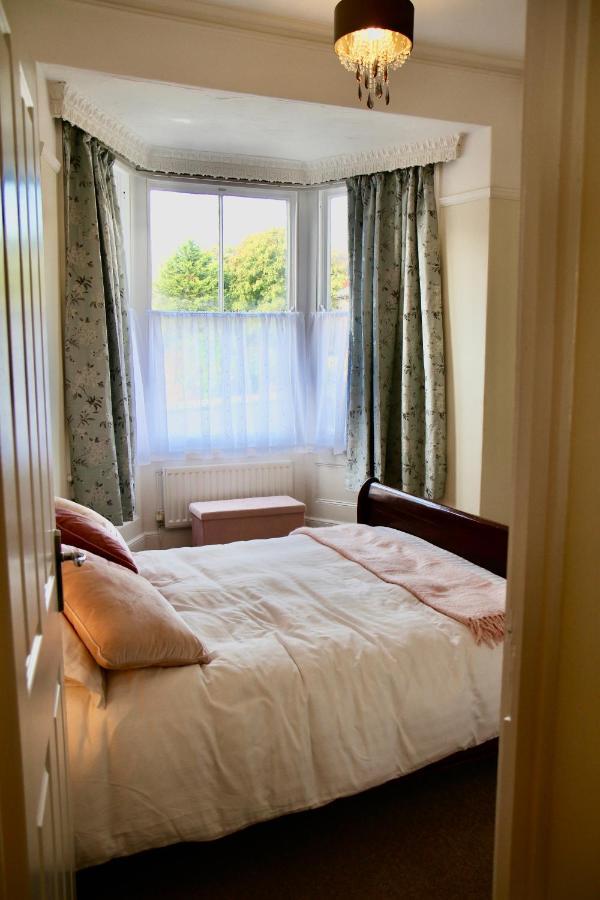 Apartment Mostyn Free Private Parking