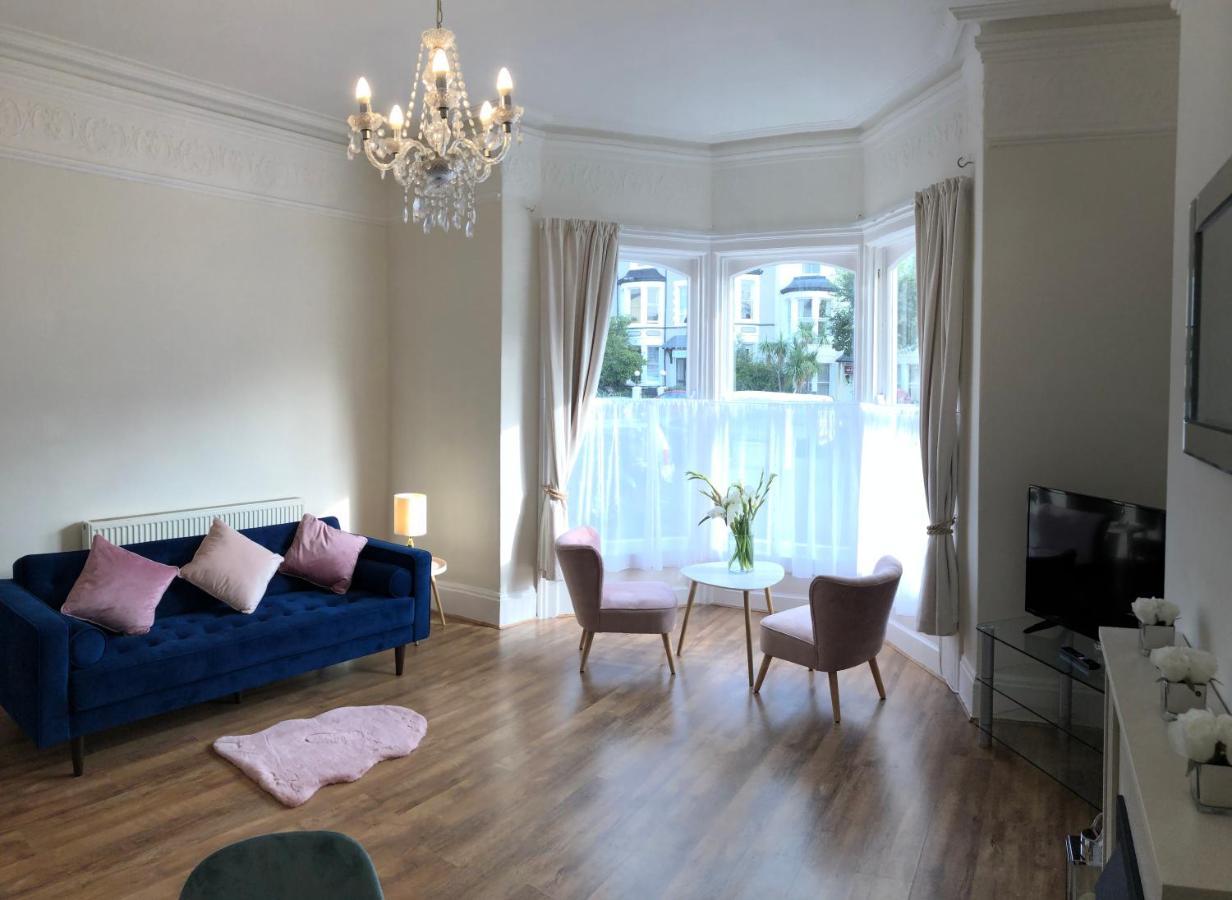 Apartment Mostyn Free Private Parking
