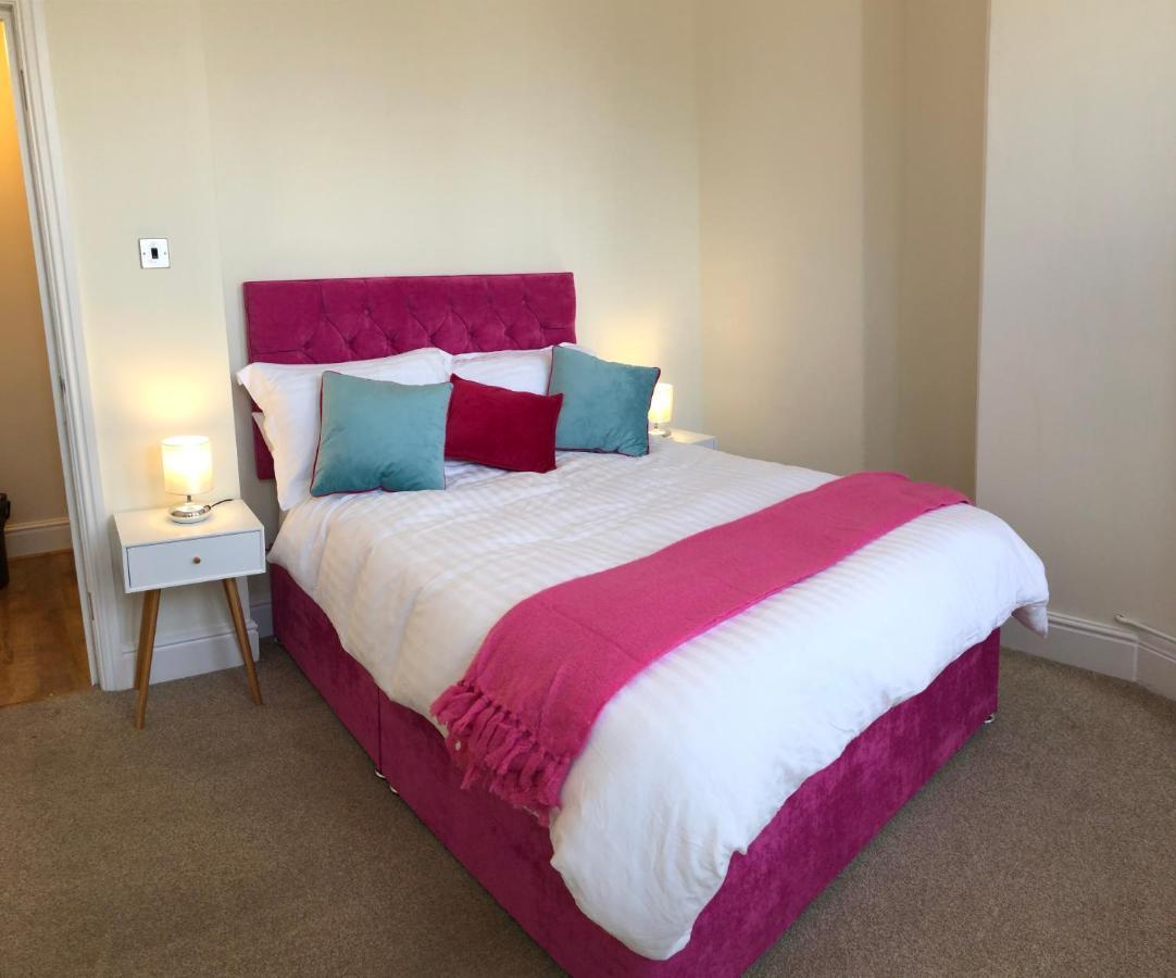 Mostyn Free Private Parking Apartment