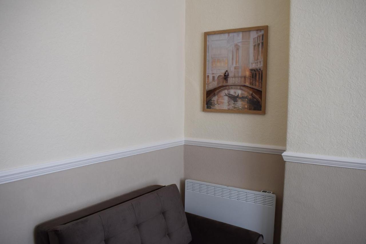 Cedar House, Formerly Shamrock House Apartment