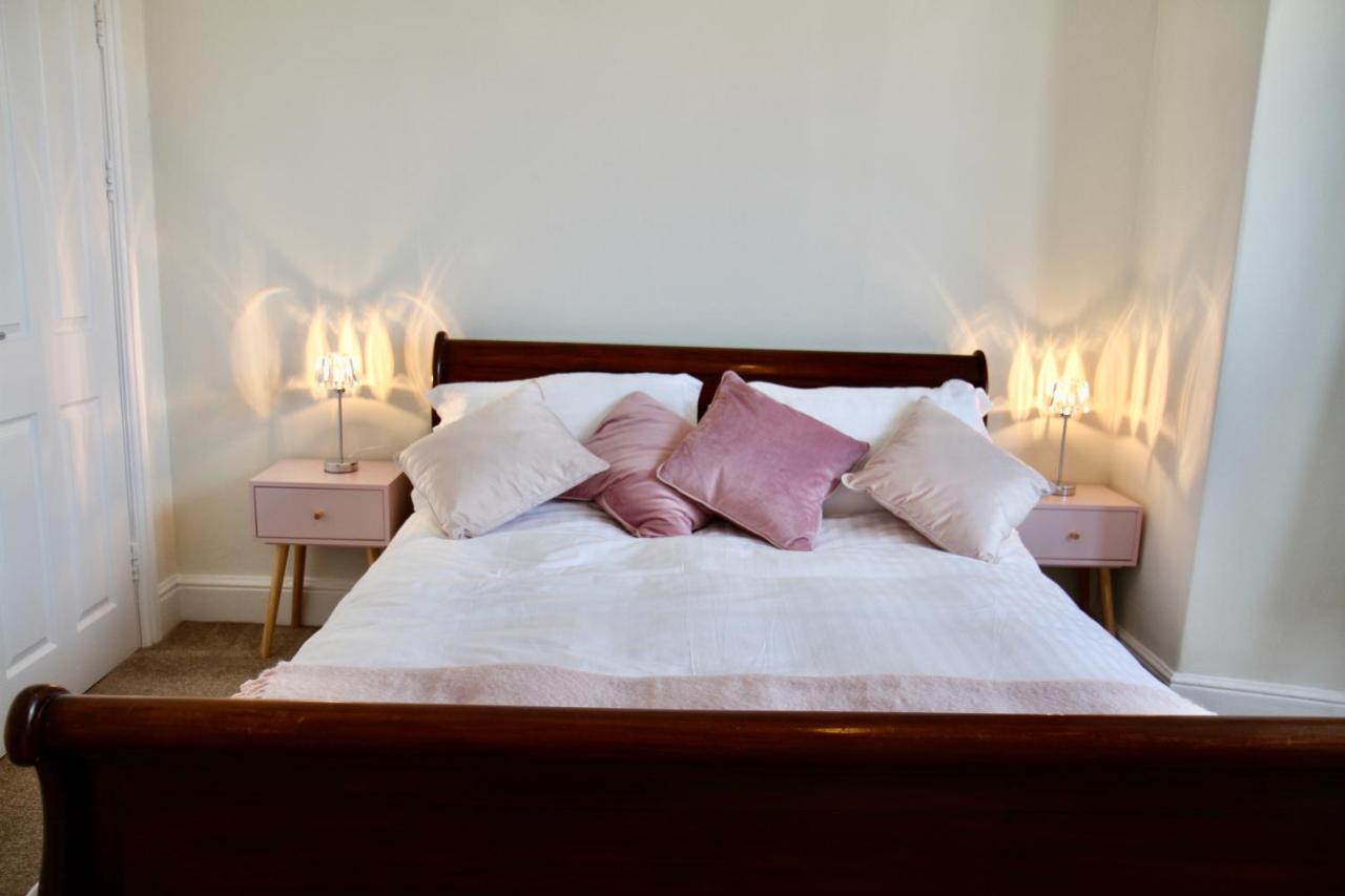 Mostyn Free Private Parking Apartment