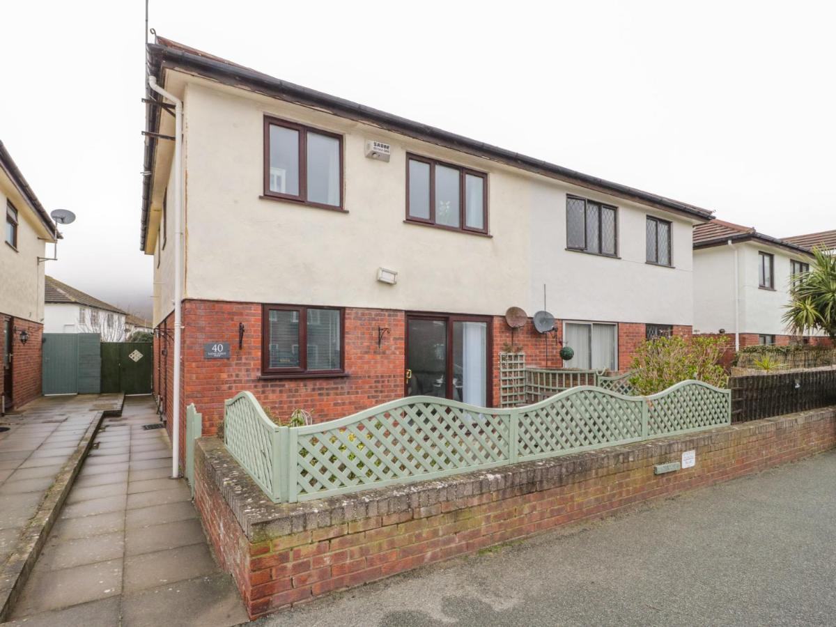 40 Lloyd Street West * Llandudno