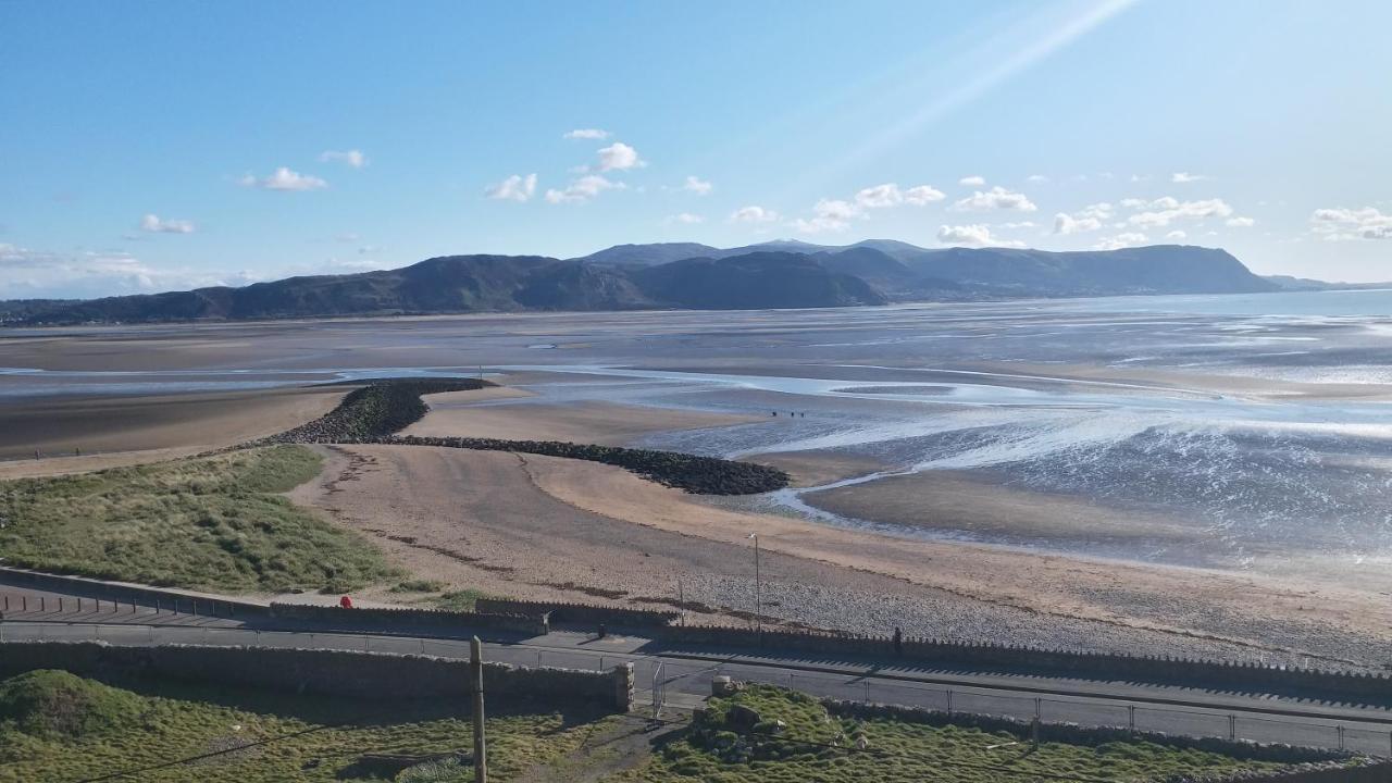 Bryn Derwen With Private Car Park 5* Llandudno