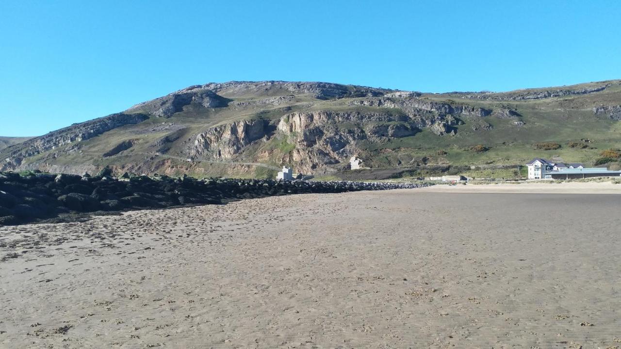 Bryn Derwen With Private Car Park Guest house