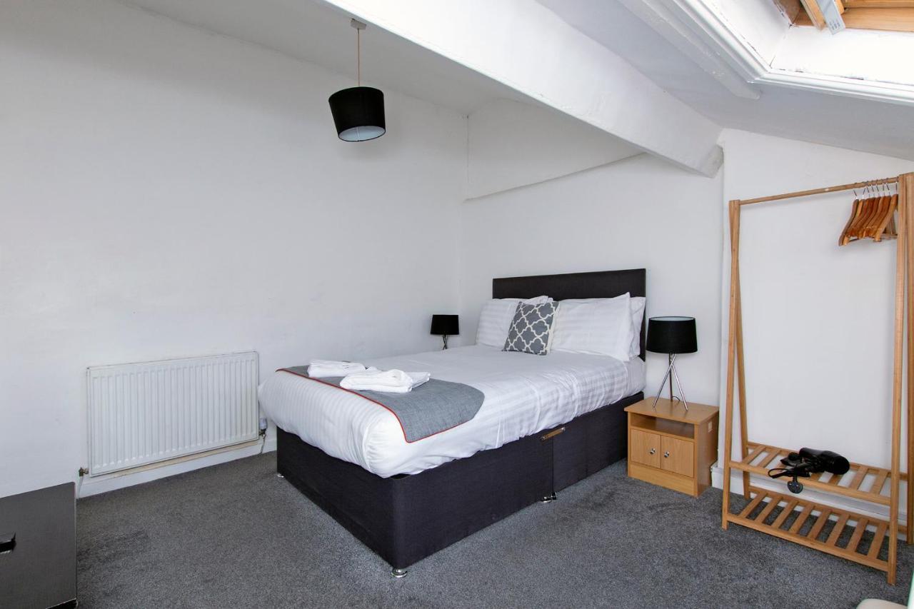 Montague House Apartment *