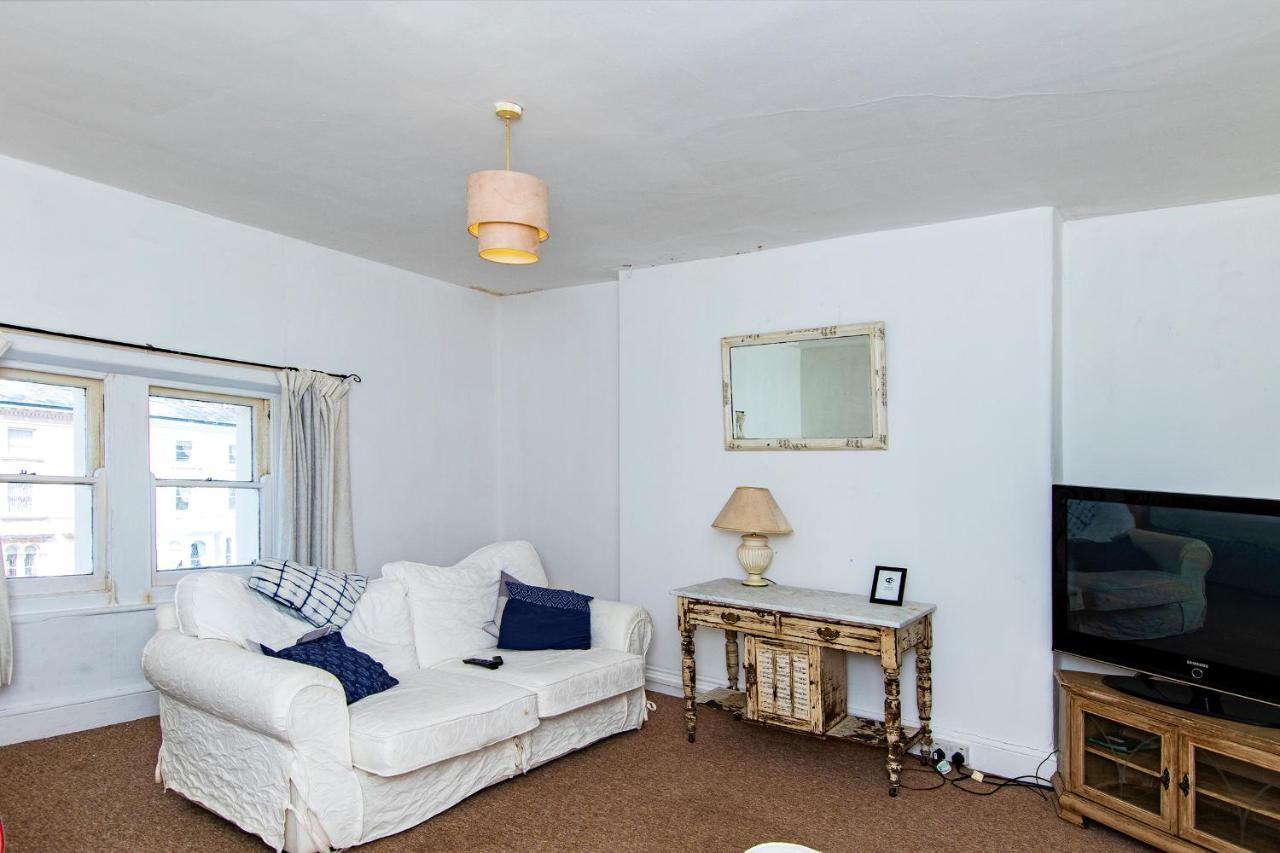 Montague House Apartment