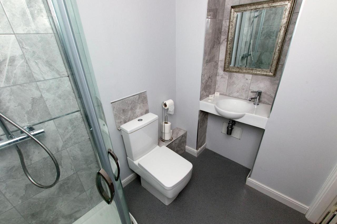 Montague House Apartment *