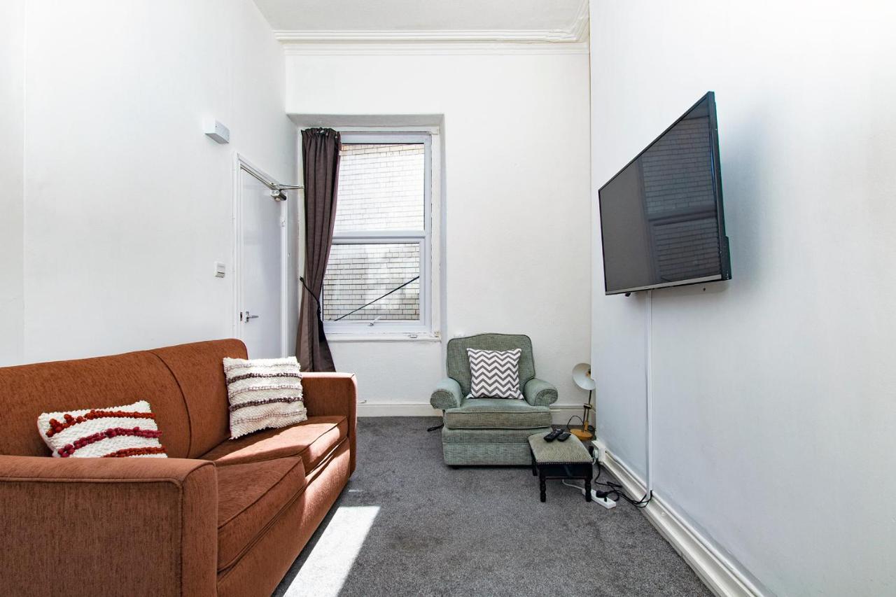 Montague House Apartment *