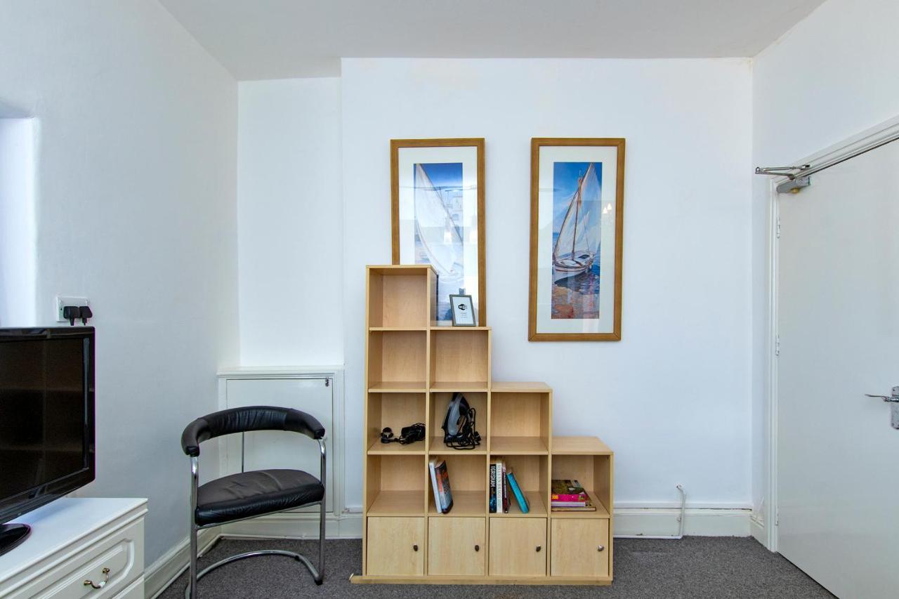 Montague House Apartment *