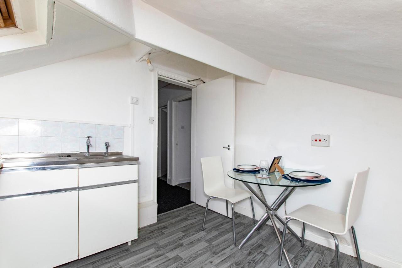 Montague House Apartment *