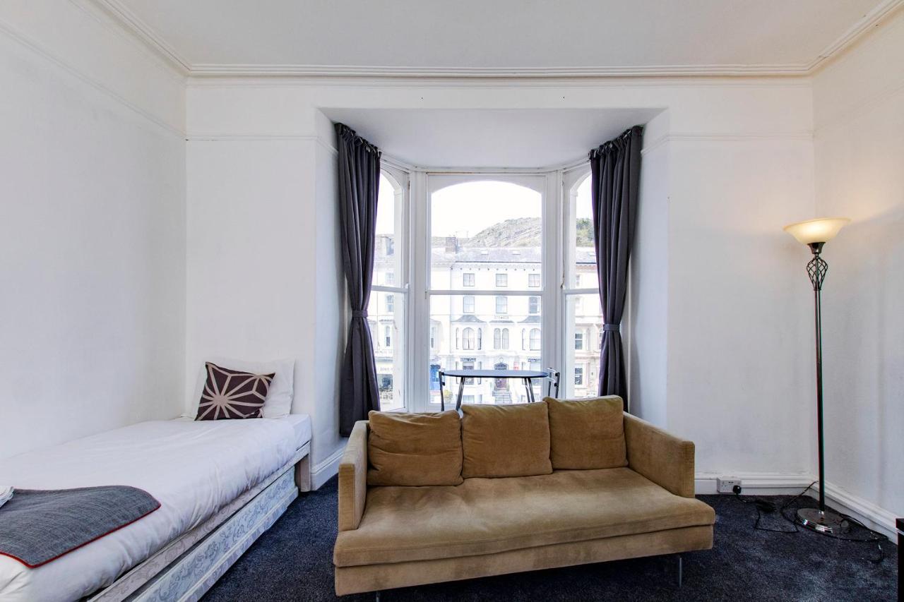 Montague House Apartment *