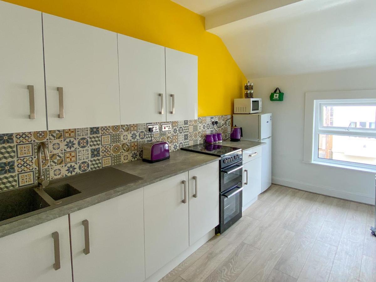 'llandudno Central' - 2 Bed Luxury Flat, Close To Town And Beaches *