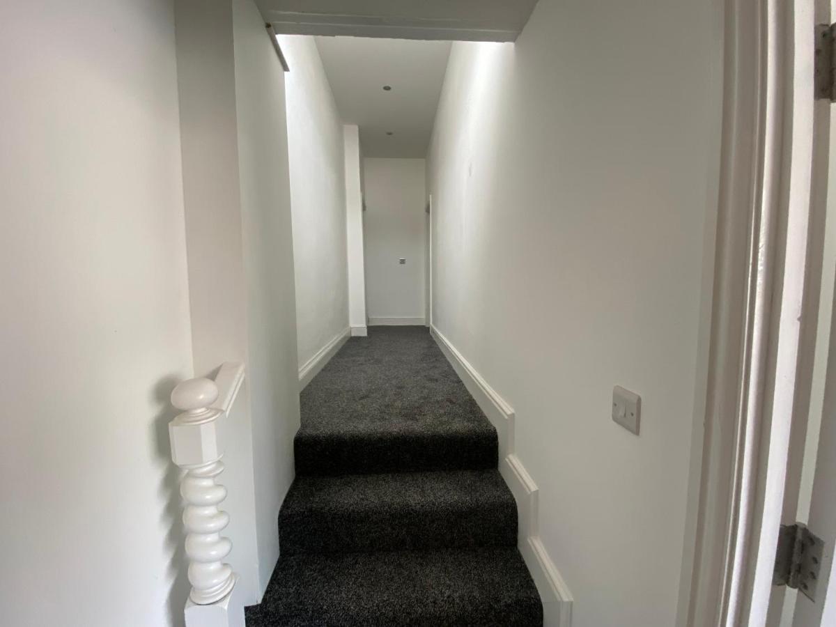 Spacious First Floor 3 Bed Mostyn Street * Llandudno