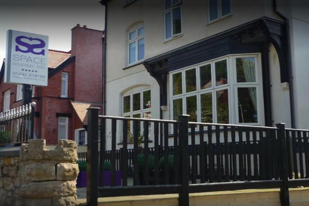Space Boutique - With Free Private Car Park Guest house