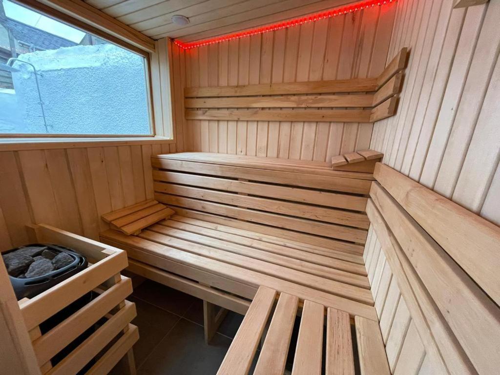 Snowdon Retreat By Seaside