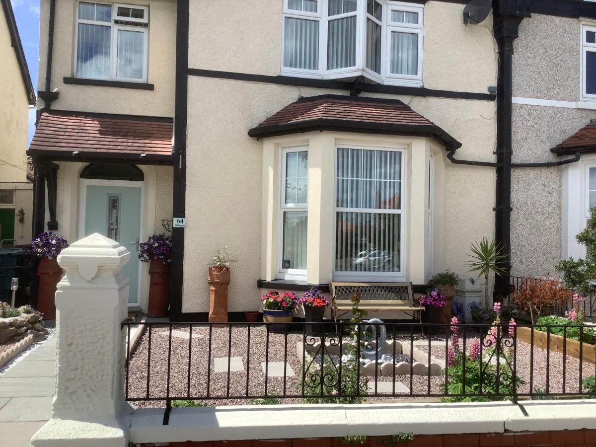 Whitegate Apartment *
