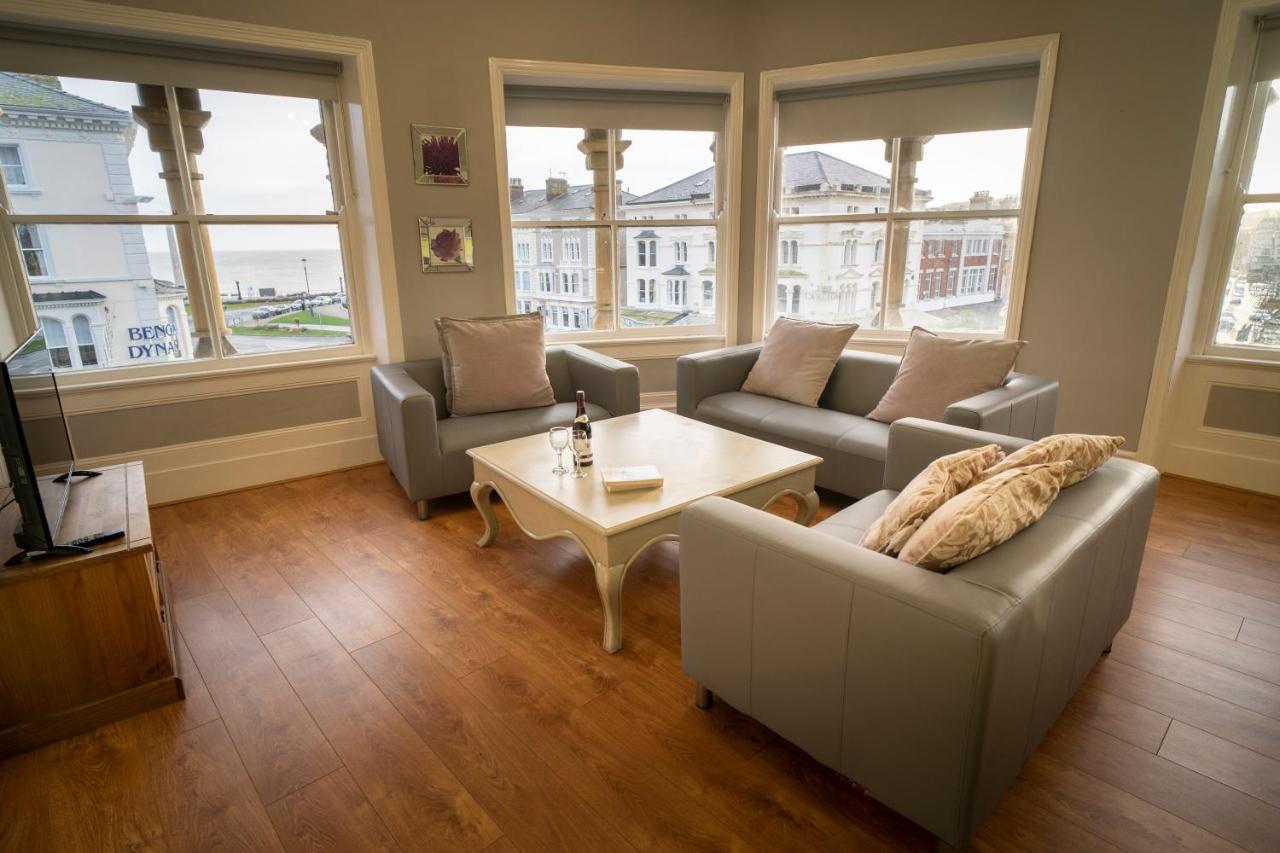 Cornerhouse Apartment *